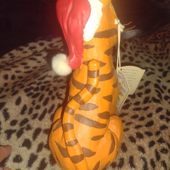 VTG Disney Ceramic 7” Tigger Christmas w/Santa Hat with tags. - Picture 6 of 6